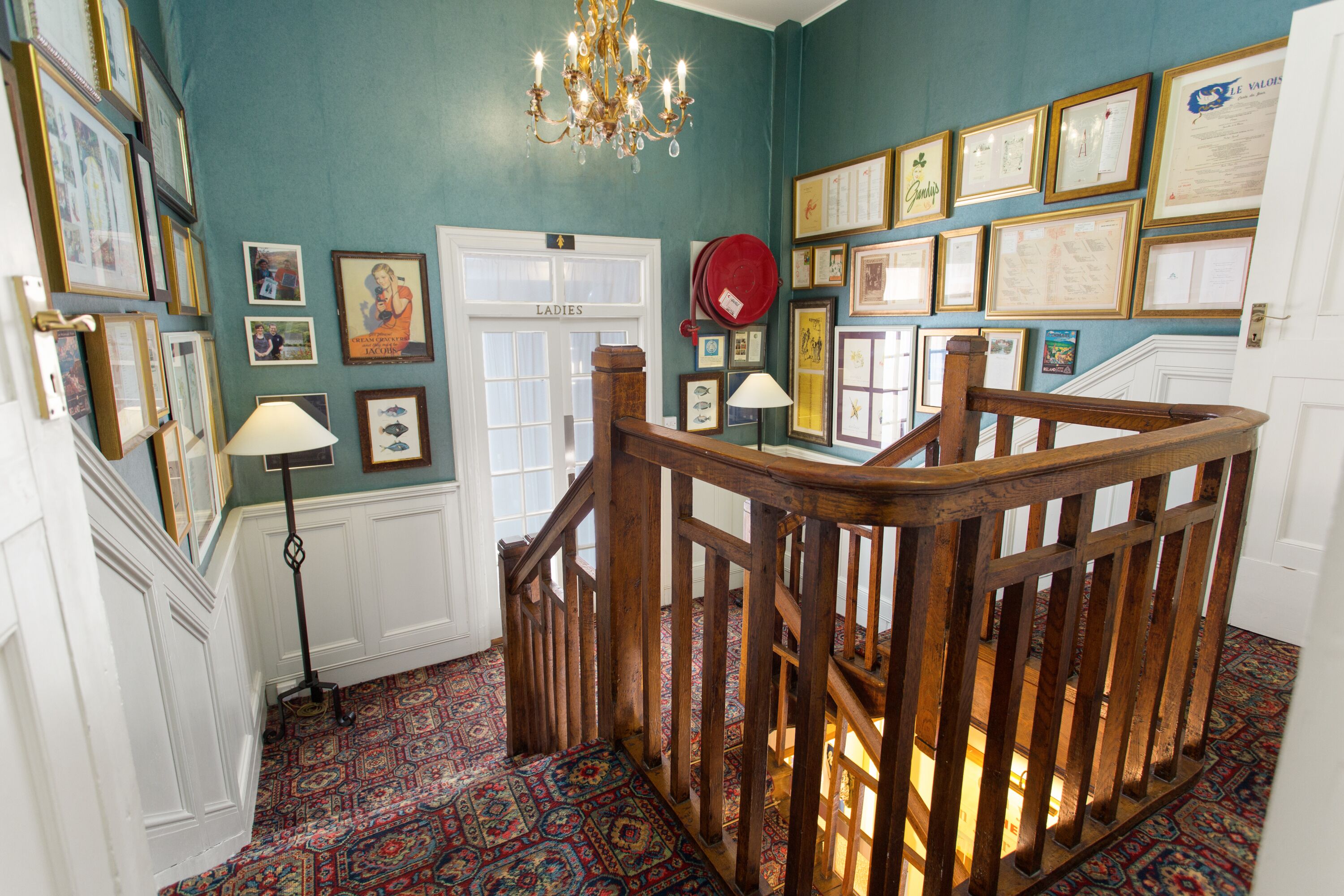 handrails in stairways