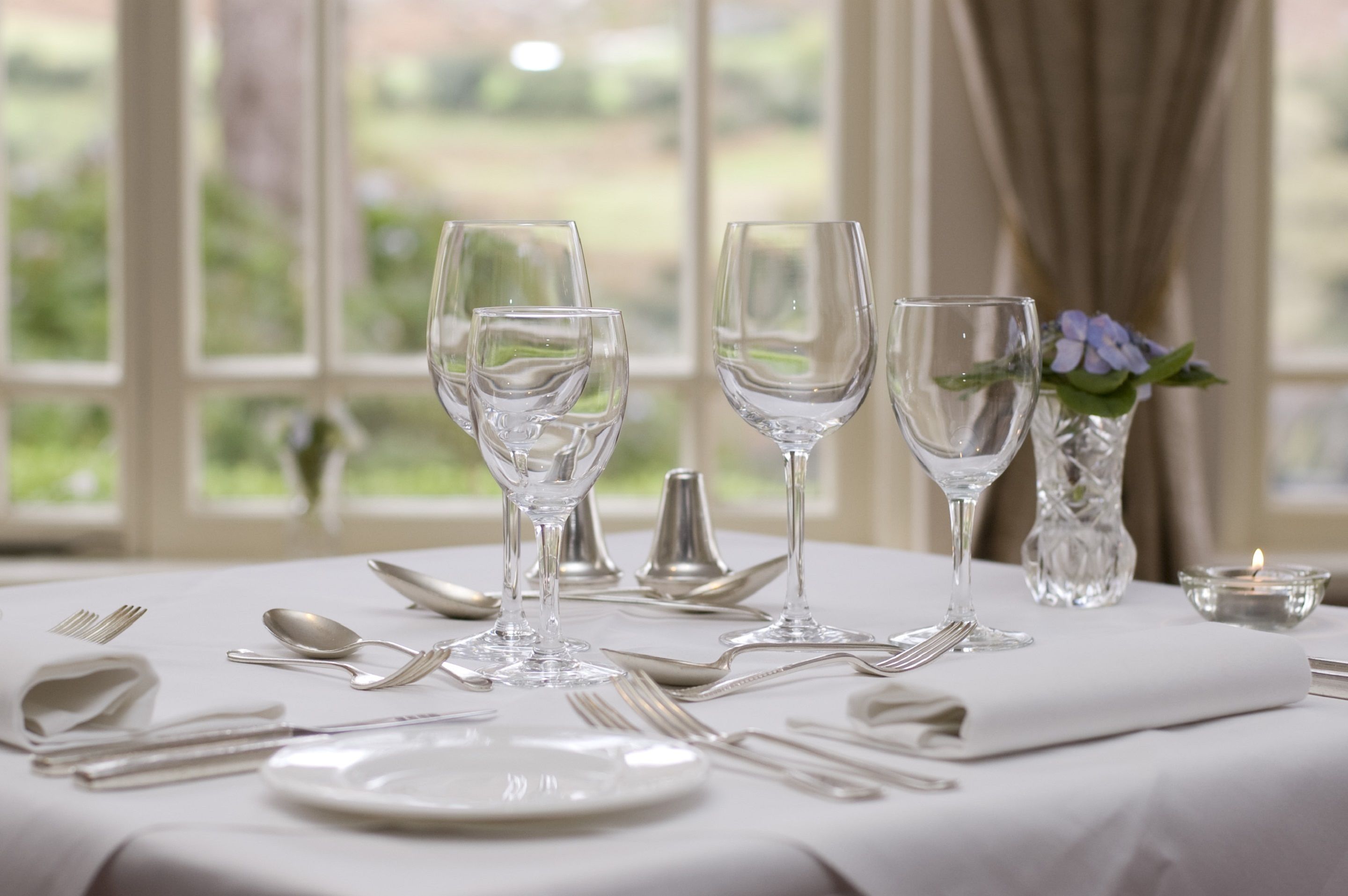 breakfast, lunch and dinner served