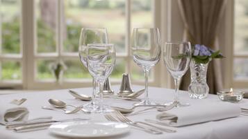 S'hi serveixen esmorzars, dinars i sopars