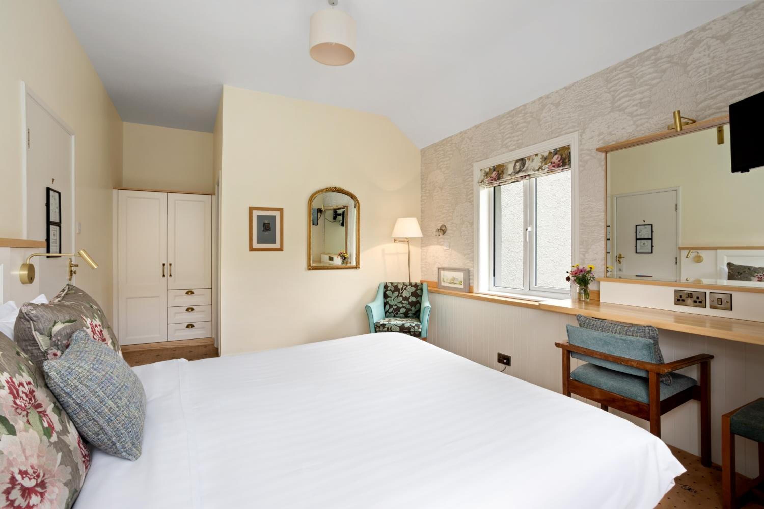 1 bedroom, iron/ironing board, bed sheets, wheelchair access