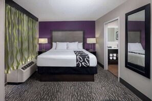Room, 1 King Bed, Non Smoking | Pillowtop beds, in-room safe, desk, laptop workspace