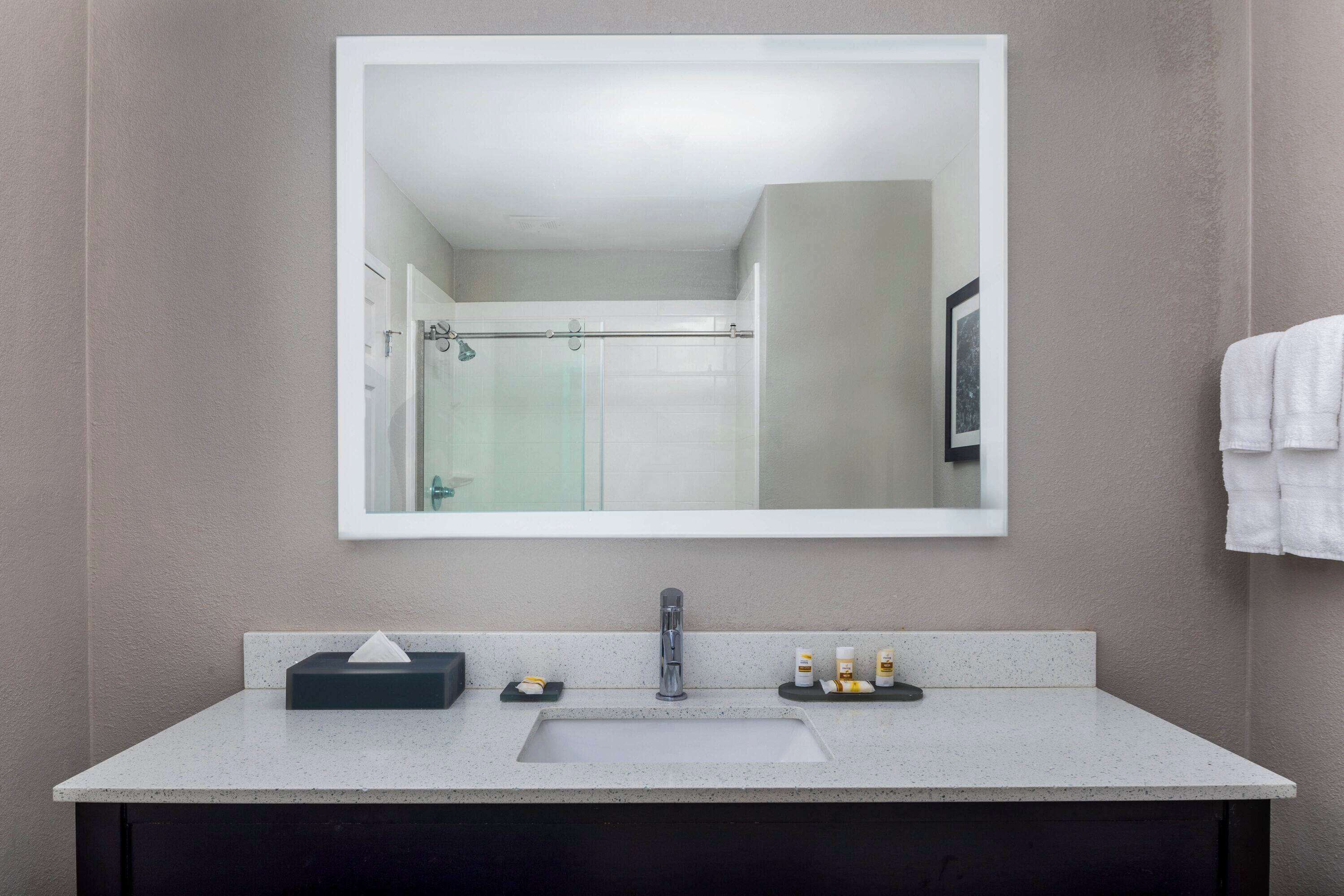 combined shower/bathtub, free toiletries, hair dryer, towels