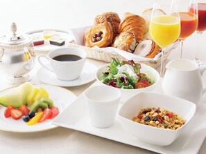 Petit déjeuner préparé sur commande (4000 JPY par personne)