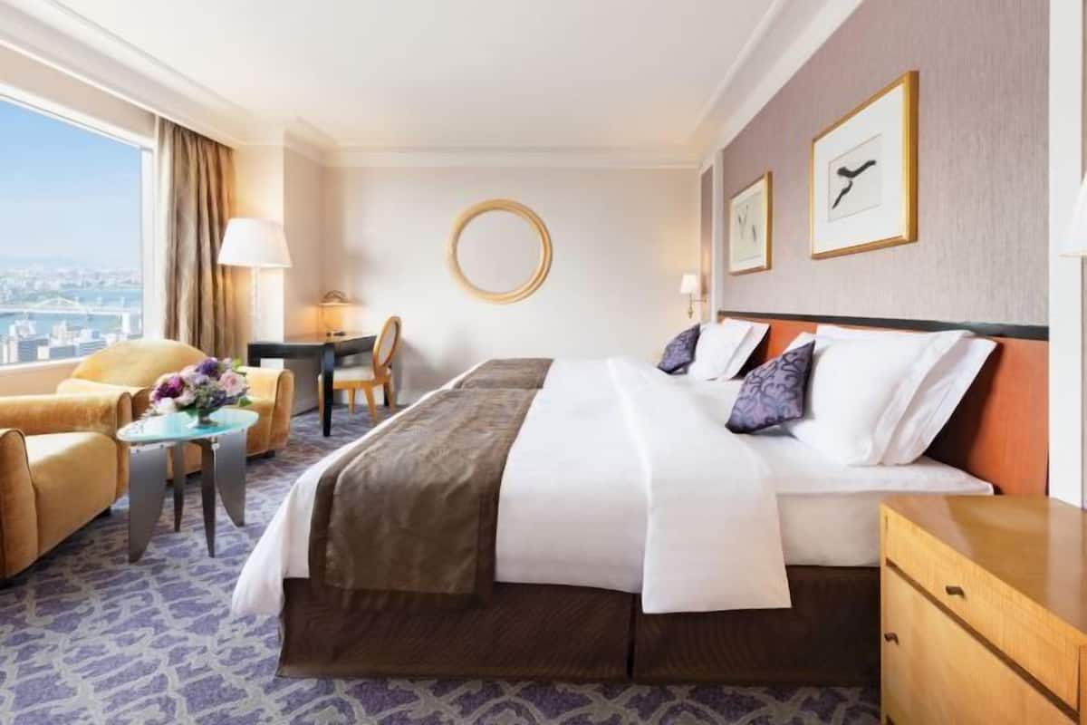 1 Schlafzimmer, hochwertige Bettwaren, Zimmersafe, individuell dekoriert
