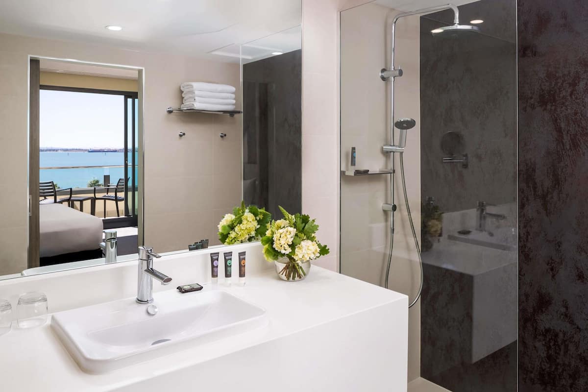 deluxe room, 1 king bed, bay view | minibar, in-room safe, desk, laptop workspace