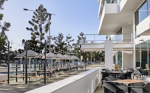 Petit déjeuner, déjeuner et dßner servis sur place, vue sur la plage