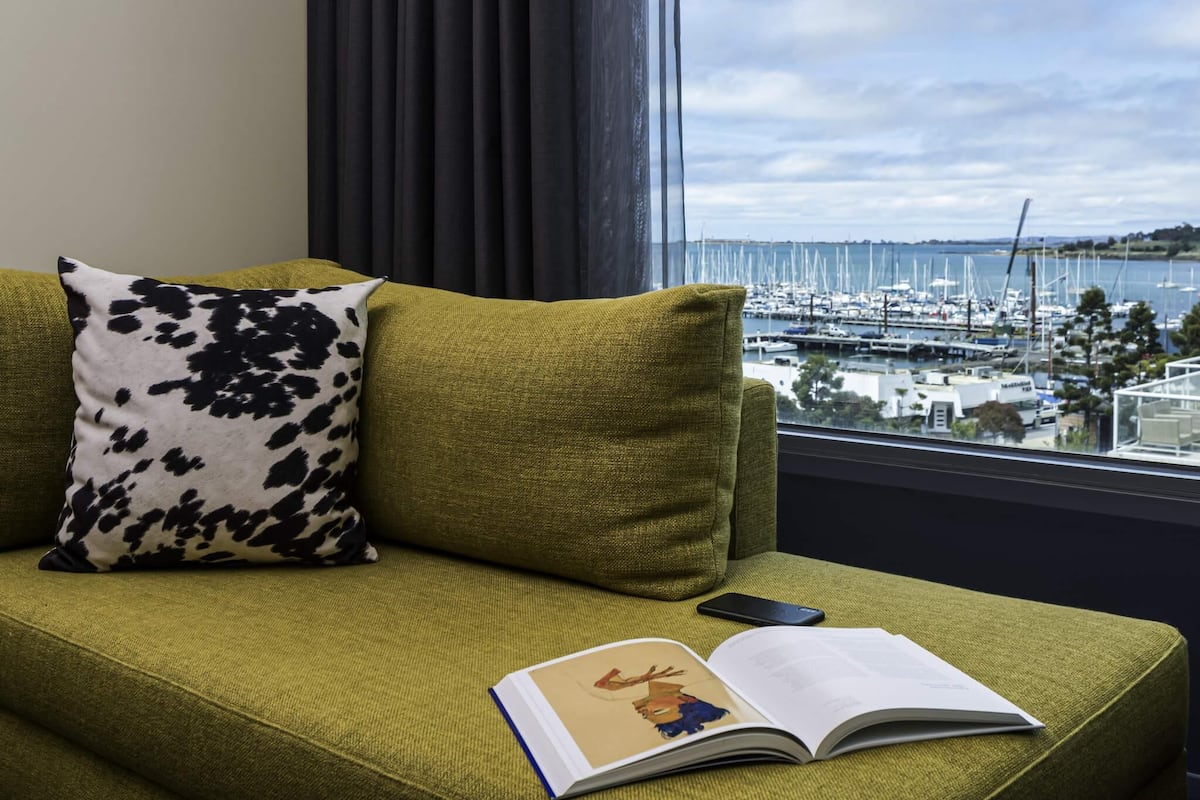Standard Room, 1 King Bed, Balcony | Minibar, in-room safe, desk, laptop workspace