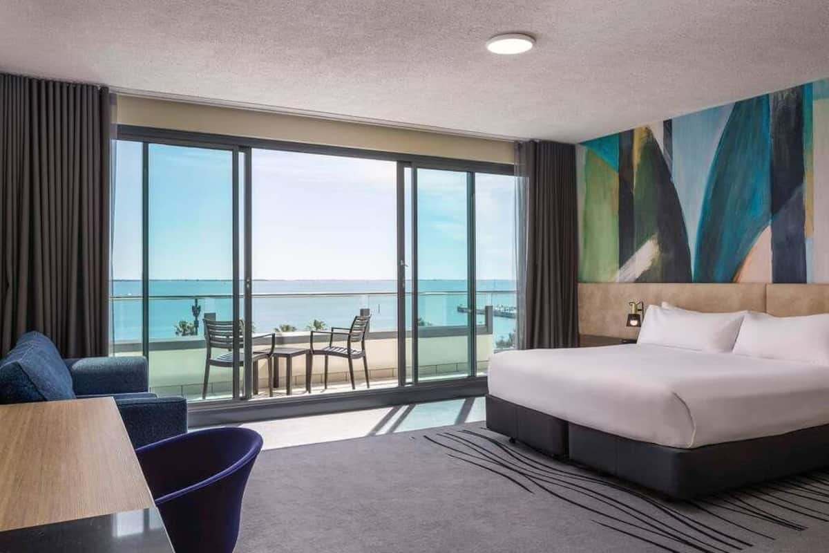 Chambre Supérieure, 1 trÚs grand lit et 1 canapé-lit, vue baie | Minibar, coffres-forts dans les chambres, bureau