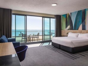 Chambre Supérieure, 1 très grand lit et 1 canapé-lit, vue baie