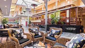 Breakfast, lunch and brunch served