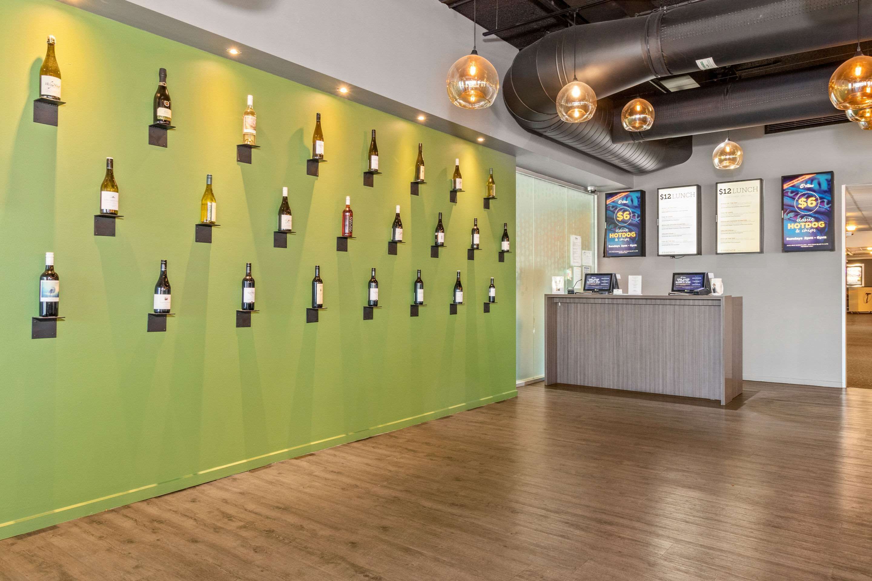 breakfast, lunch and brunch served