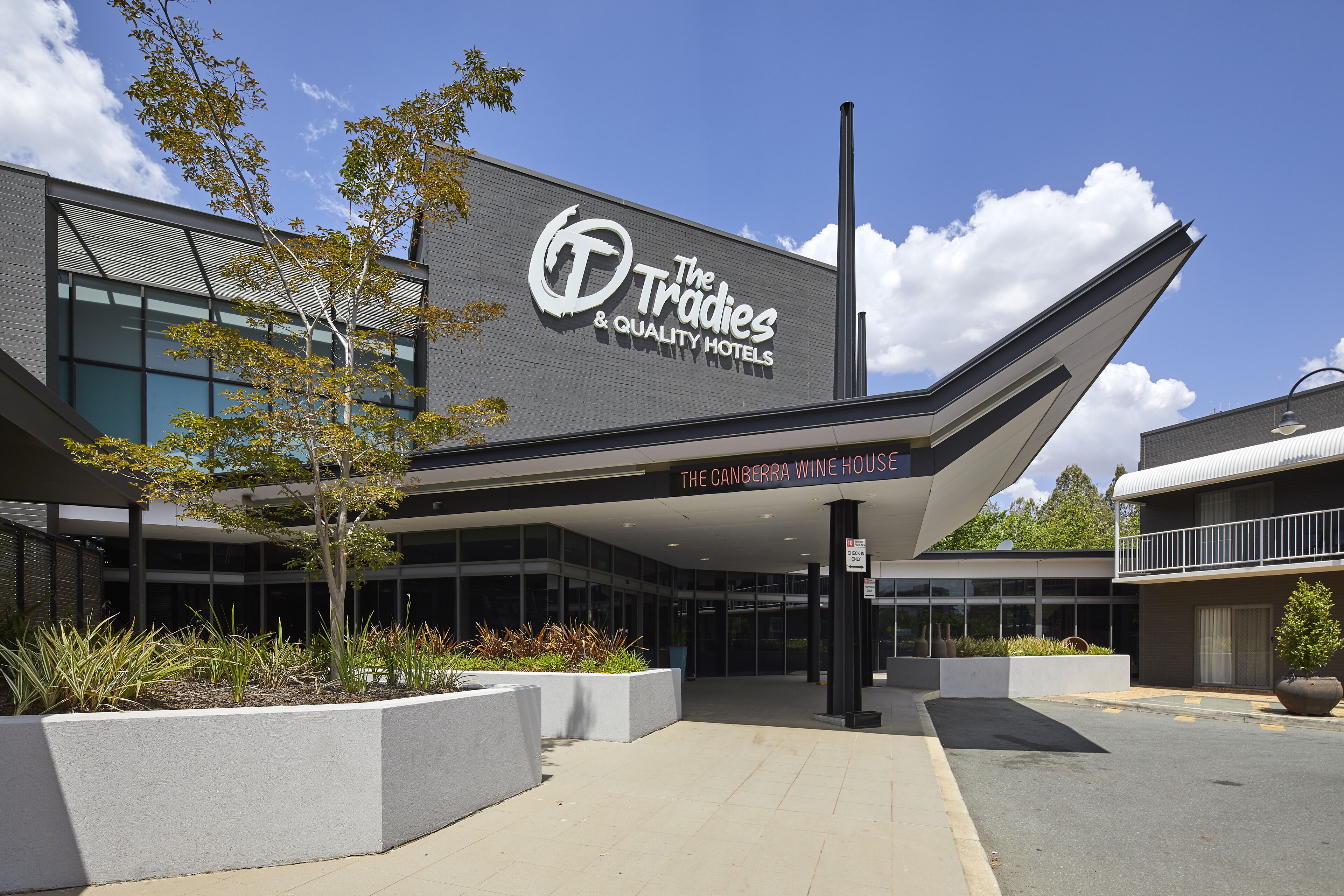 1 bedroom, desk, iron/ironing board, rollaway beds