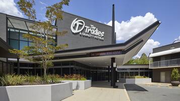 Desk, iron/ironing board, rollaway beds, free WiFi