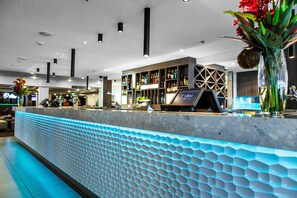 Wine bar, alfresco dining, open daily - Quality Hotel Dickson (Dickson)