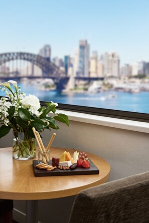 Deluxe Bay Room | View from room - View Sydney (North Sydney)