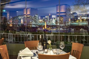 Breakfast, lunch and dinner served - View Sydney (North Sydney)