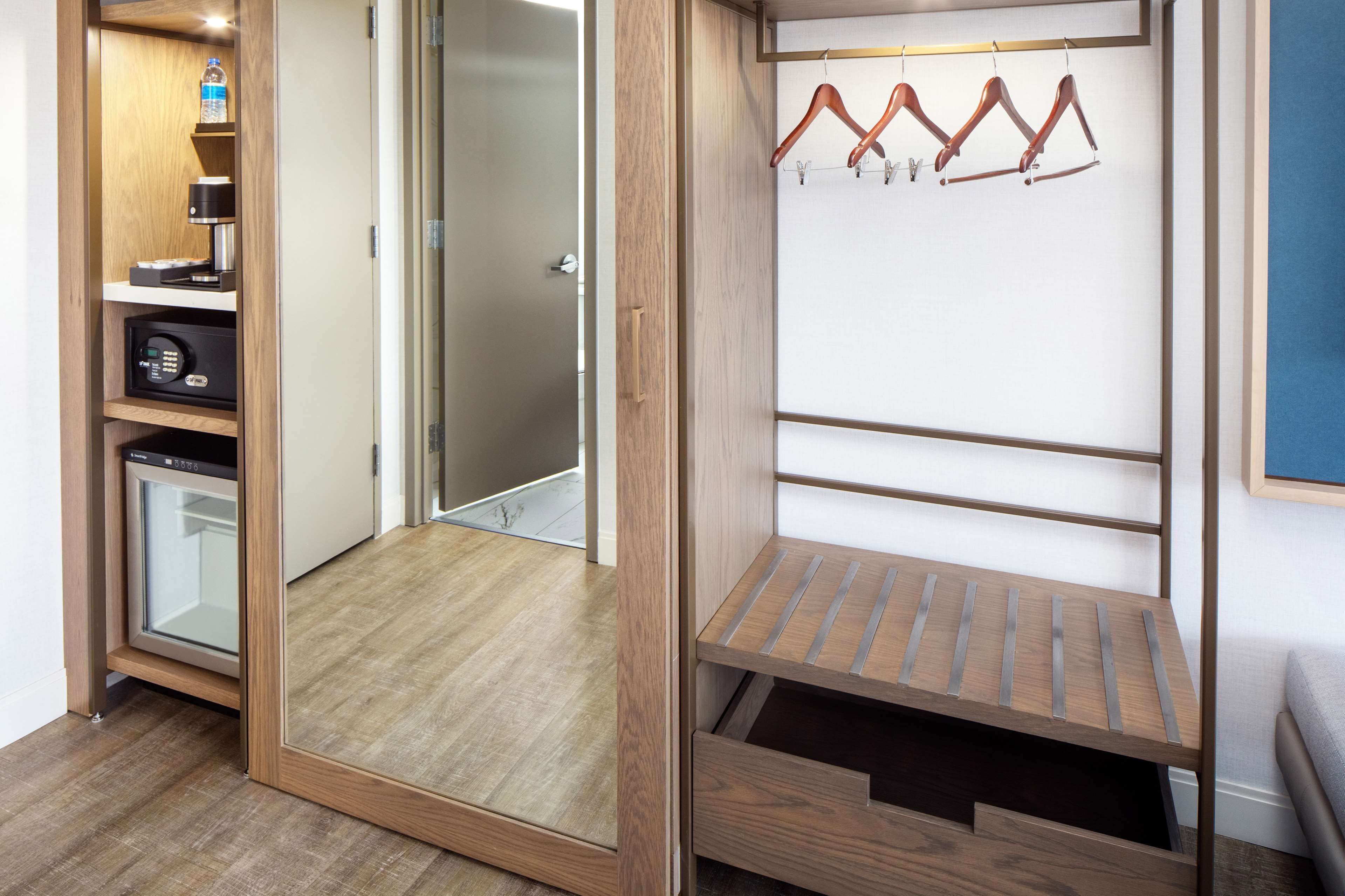 premium bedding, in-room safe, desk, laptop workspace