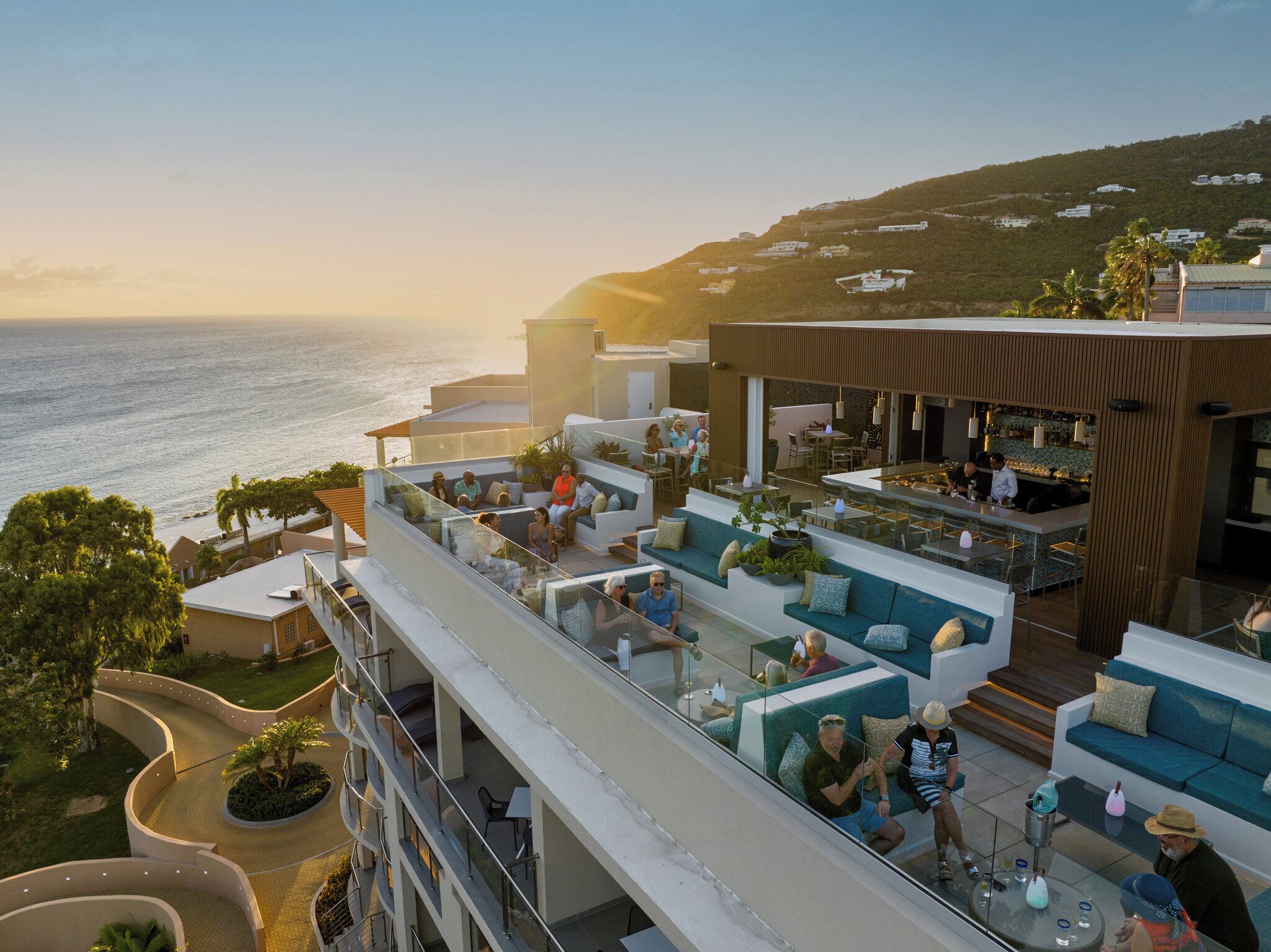 3 restaurants, breakfast, lunch, dinner served; Italian cuisine 