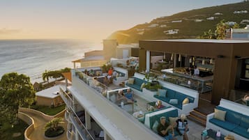 3 restaurants, breakfast, lunch, dinner served; Italian cuisine