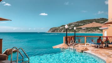 3 outdoor pools, pool umbrellas, pool loungers
