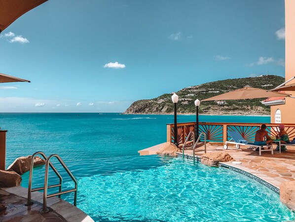 3 outdoor pools, pool umbrellas, pool loungers