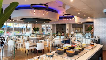 3 restaurantes, café da manhã, culinária italiana