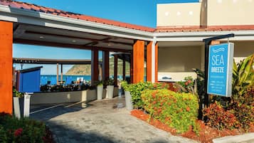 3 restaurants, breakfast, lunch, dinner served; Italian cuisine
