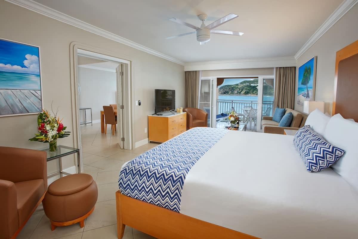 Suite, 1 Bedroom | Pillowtop beds, in-room safe, desk, blackout drapes