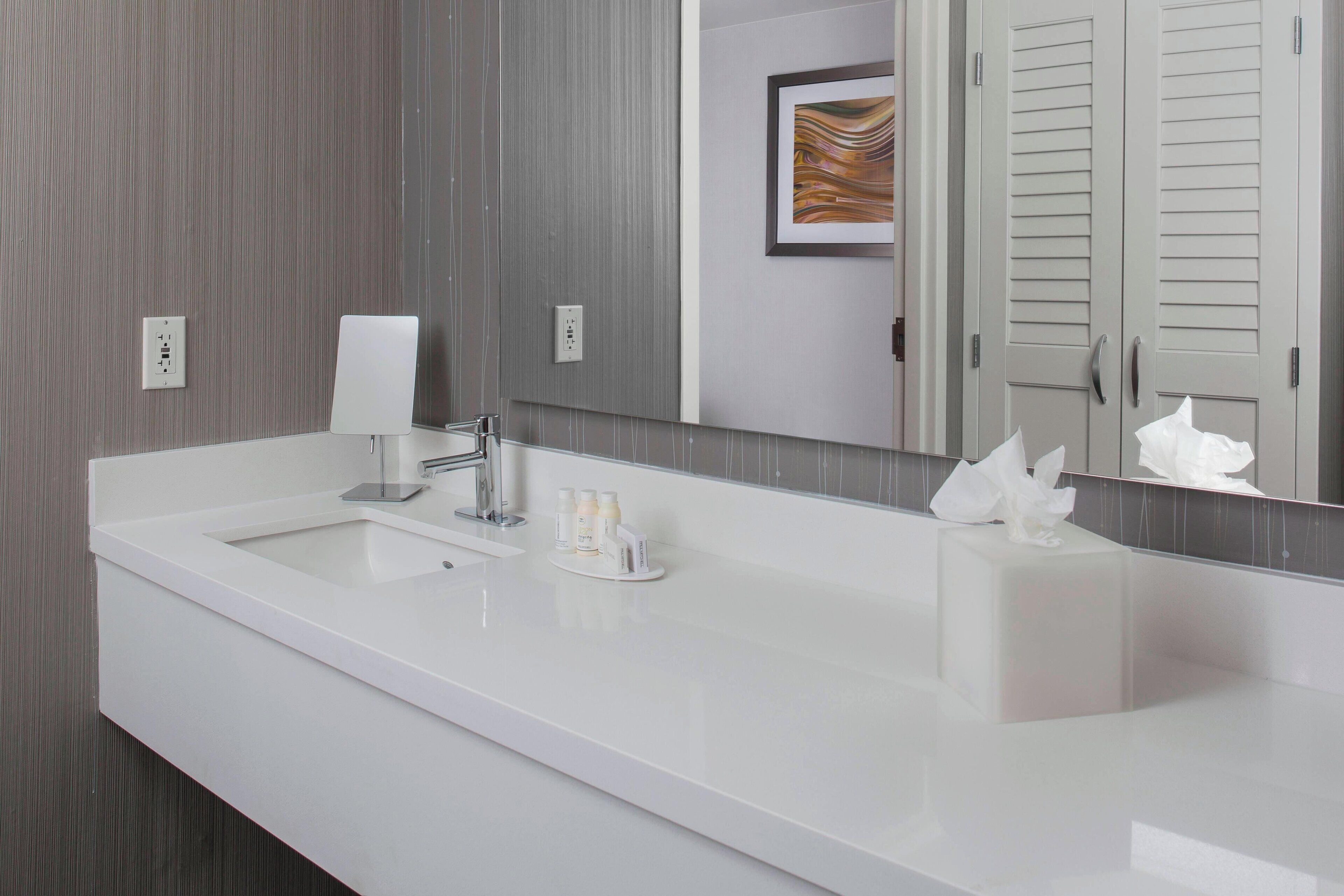 combined shower/bathtub, free toiletries, hair dryer, towels