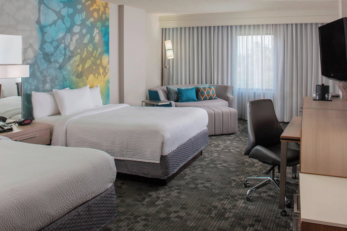 1 bedroom, premium bedding, desk, blackout drapes