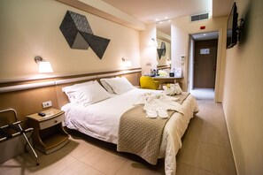 Superior Double or Twin Room, Partial Sea View | Premium bedding, Select Comfort beds, in-room safe, desk - Emmantina Hotel (Glyfada)