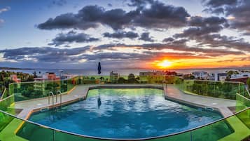 Outdoor pool, pool umbrellas, sun loungers