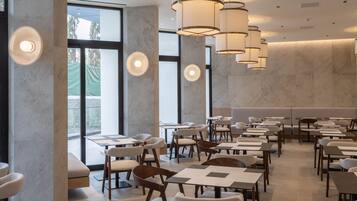 Desayuno buffet (EUR 9 por persona)