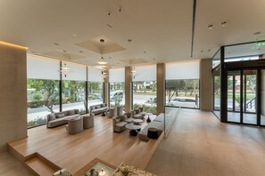Lobby sitting area - Emmantina Hotel (Glyfada)