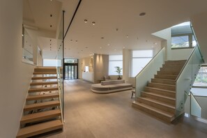 Lobby sitting area - Emmantina Hotel (Glyfada)