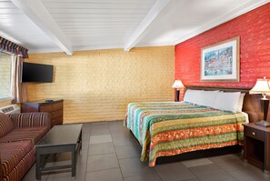 Decoración personalizada, muebles diferentes y escritorio 