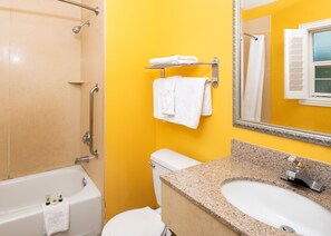 Decoración personalizada, muebles diferentes y escritorio 