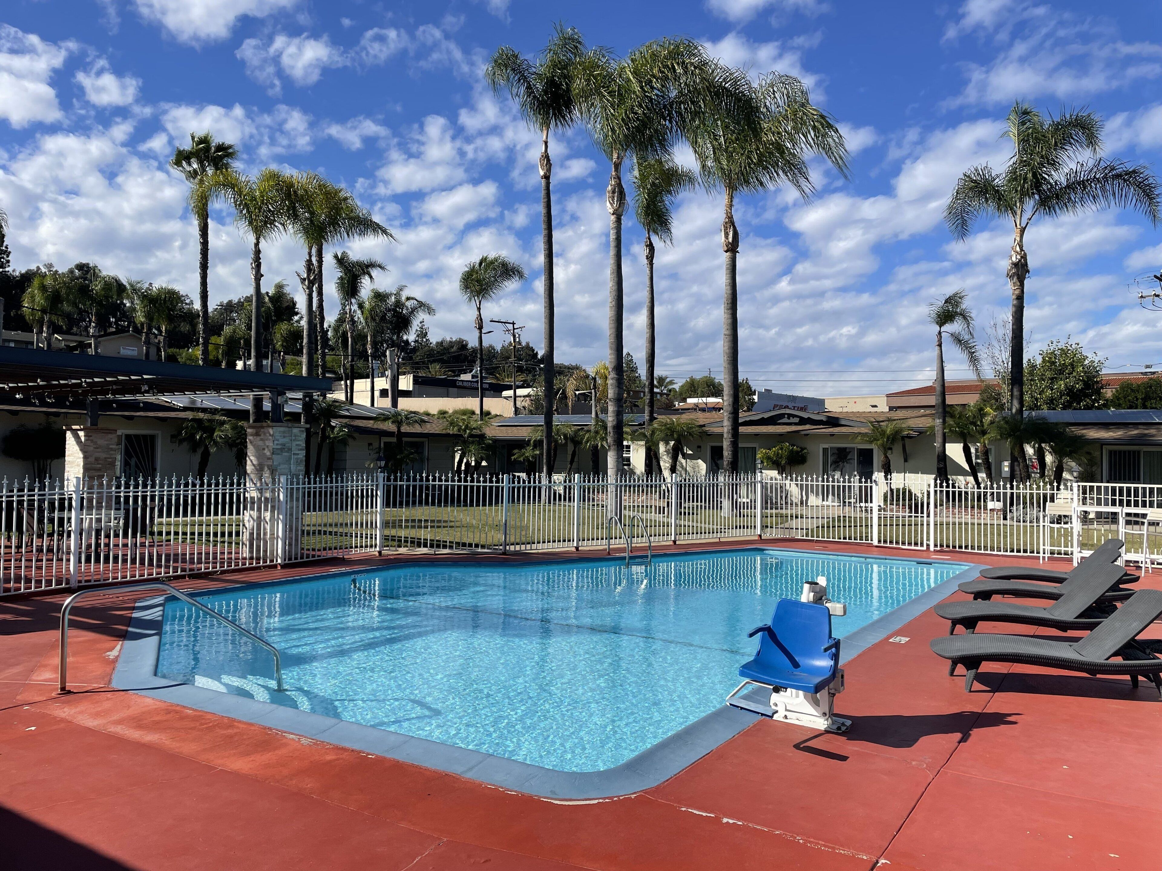 Photo - Fallbrook Country Inn