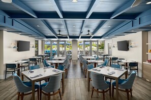 Breakfast, lunch and dinner served - DoubleTree Resort by Hilton Grand Key - Key West (Key West)