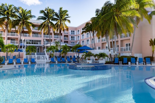 Outdoor pool, open 7:00 AM to 9:00 PM, cabanas (surcharge), sun loungers