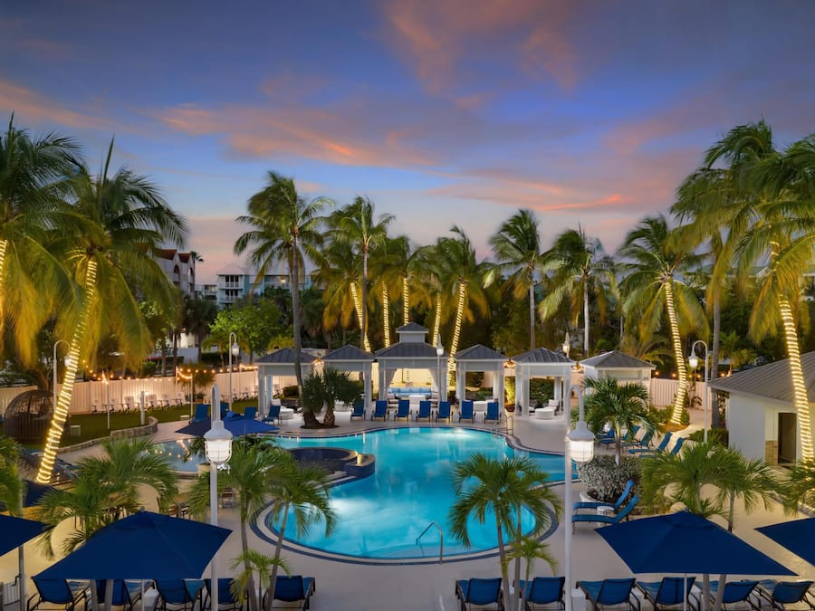 Piscine extérieure, accès possible de 7 h à 23 h, cabanas (supplément)