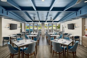 Breakfast, lunch, dinner served; American cuisine, pool views  - DoubleTree Resort by Hilton Grand Key - Key West (Key West)