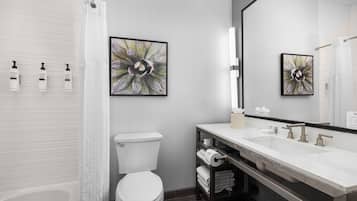 2 Queen Beds w/ Tub | Bathroom | Free toiletries, hair dryer, towels