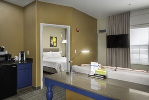 36-inch LCD TV with satellite channels, TV - Hilton Garden Inn Phoenix Airport (Phoenix)