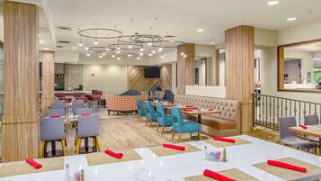 Tägliches Frühstück zum Mitnehmen (16.95 USD pro Person)