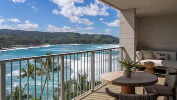 クラブ スイート 1 ベッドルーム | 低刺激性寝具、羽毛の掛け布団、セーフティボックス (室内)、客室ごとに異なる装飾