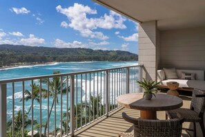 ملاءات للفرا ش لا تسبب الحساسية وألحفة محشوة بالريش وخزنة داخل الغرفة