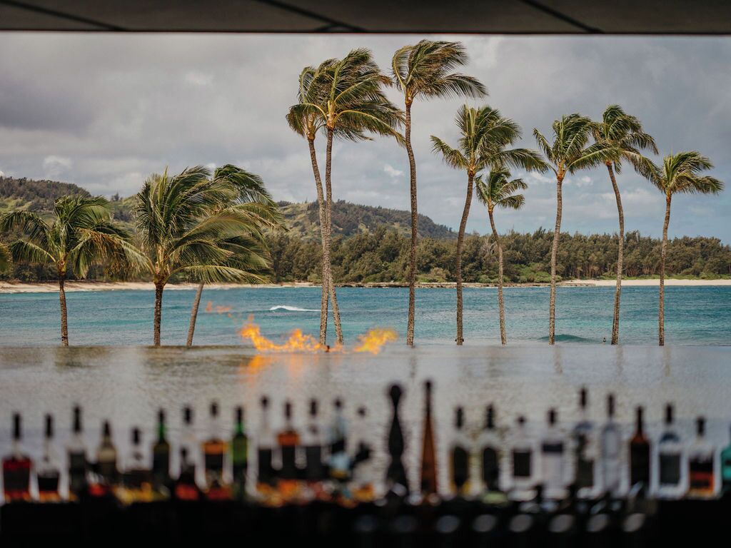 Lobby lounge, ocean views, open daily