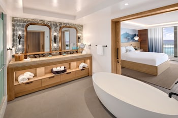 Hair dryer, towels, soap, shampoo at The Ritz-Carlton O