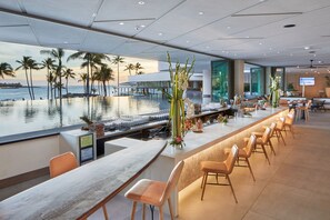 Lobby lounge, ocean views, open daily